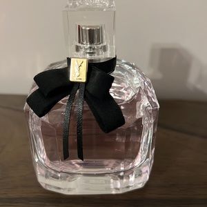 YVES SAINT LAURENT
Mon Paris Eau de Parfum Spray 3oz